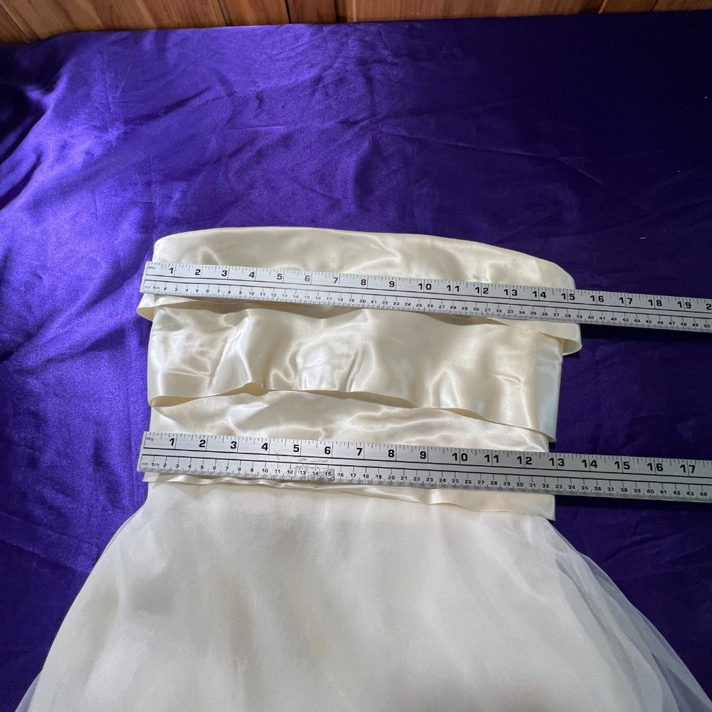 Vintage📌 Strapless Unique Tailored Wedding Gown with Long Train - Picture 13 of 16